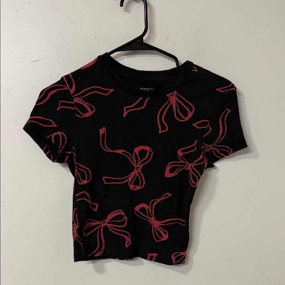 Trendy Black and Red Bow Print Crop Top